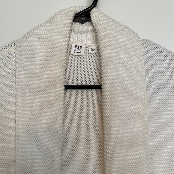 Gap women’s sleeveless knitted cardigan. Size XL - Picture 2 of 3